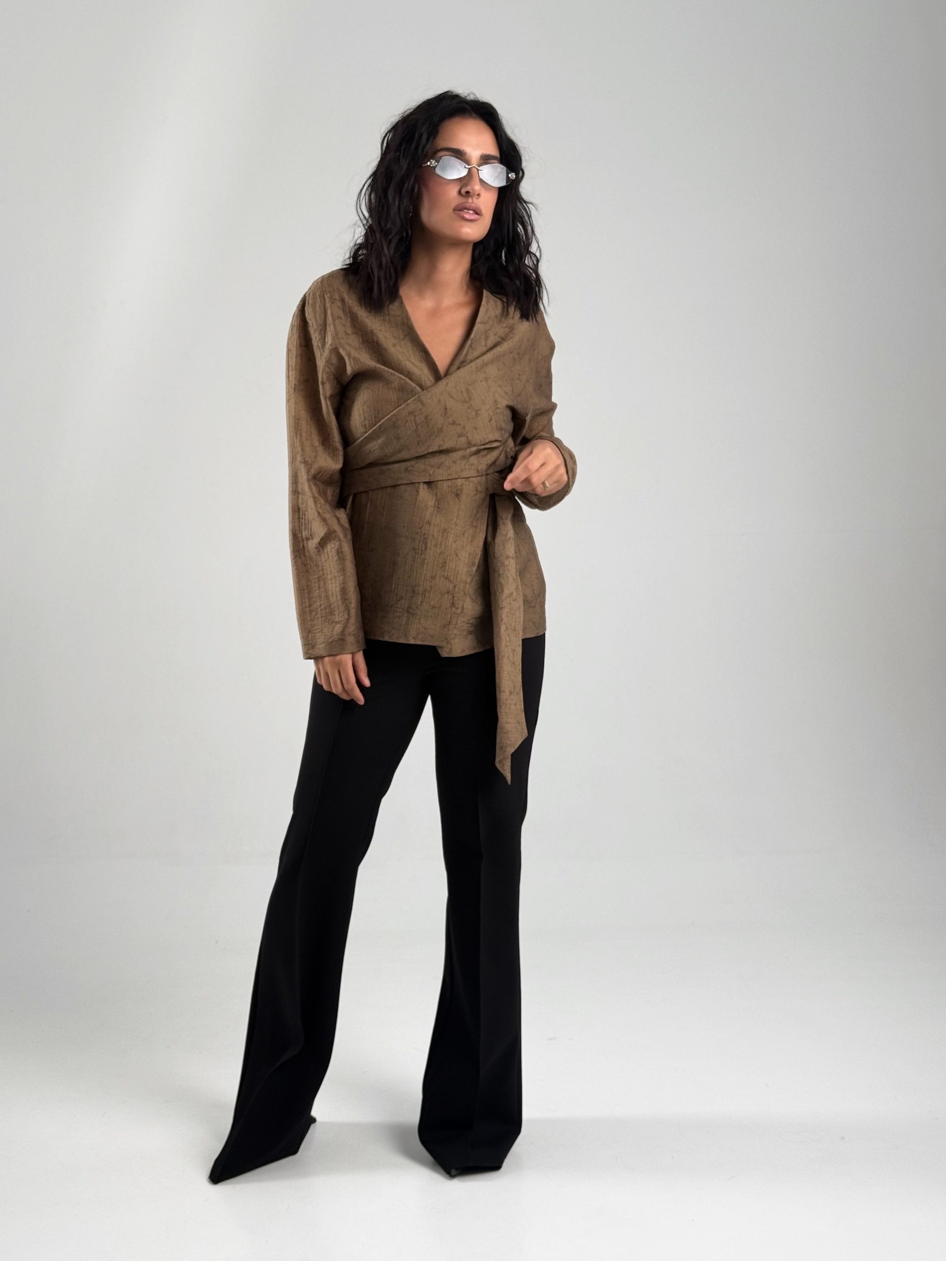 Блуза с поясом золотистая