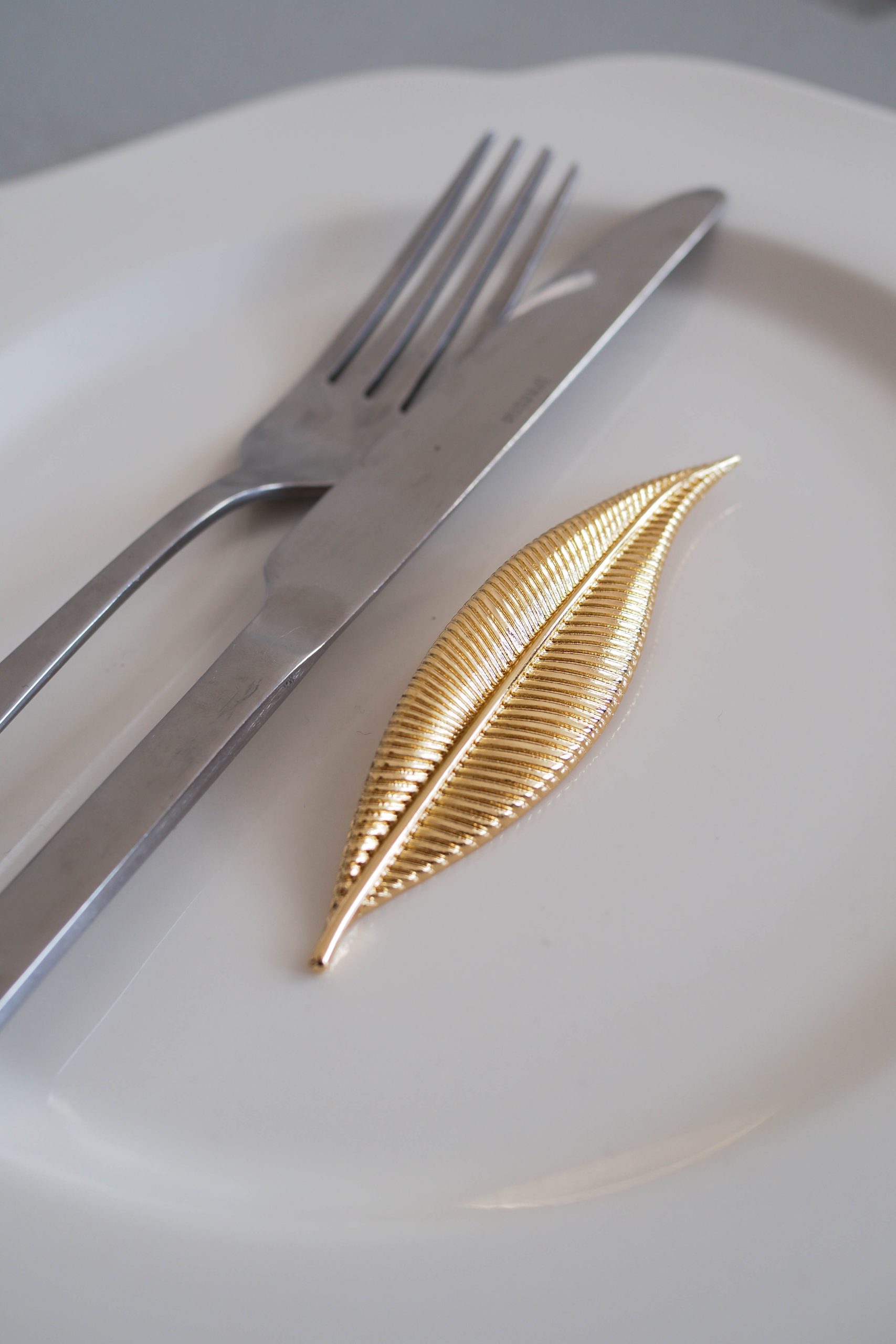 Брошь "золотой лист"