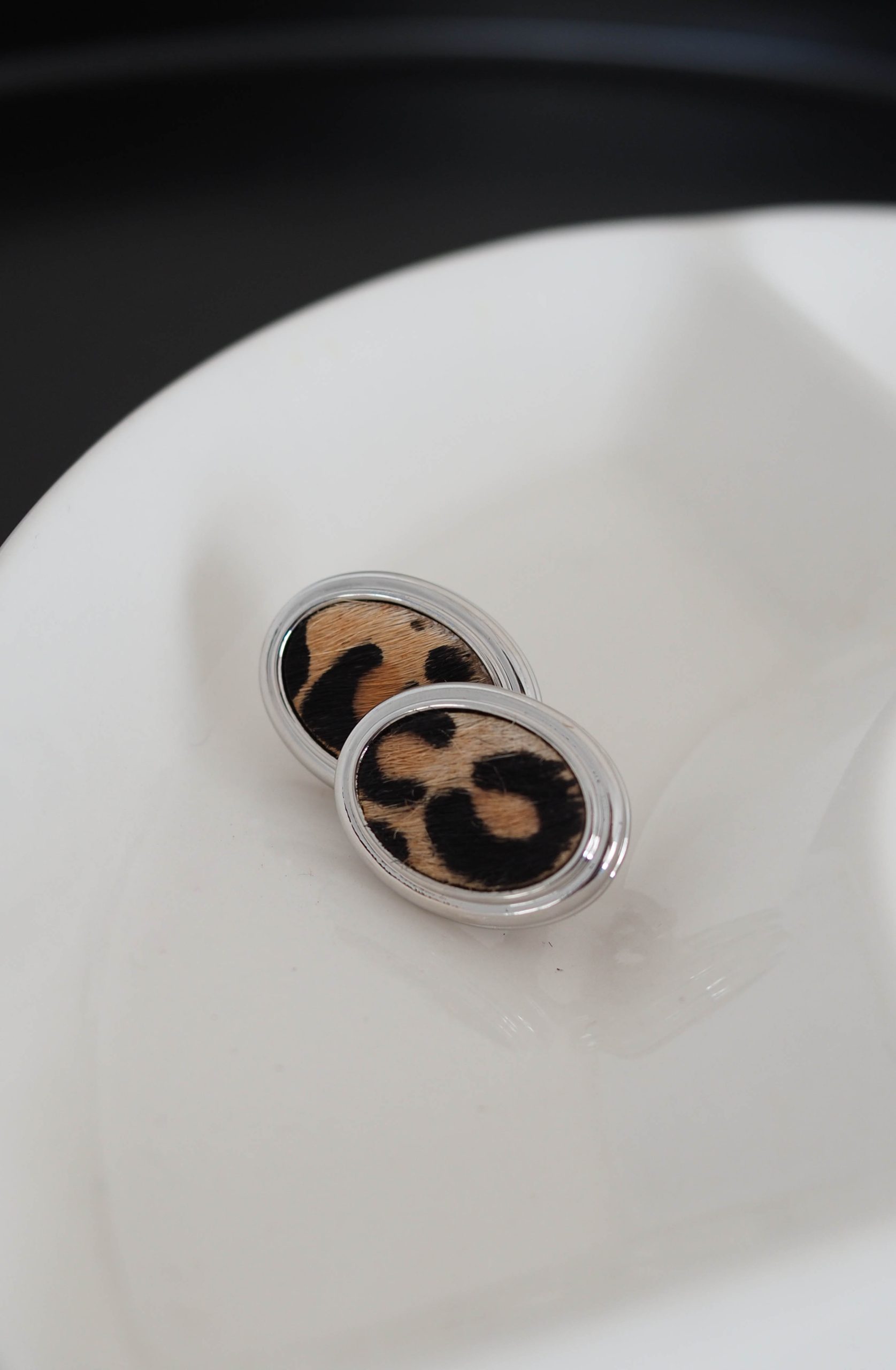 Серьги серебряные с леопардовой вставкой