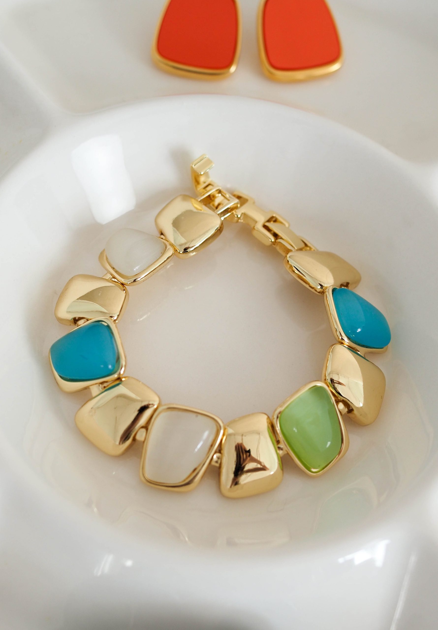 Браслет золотой с камнями