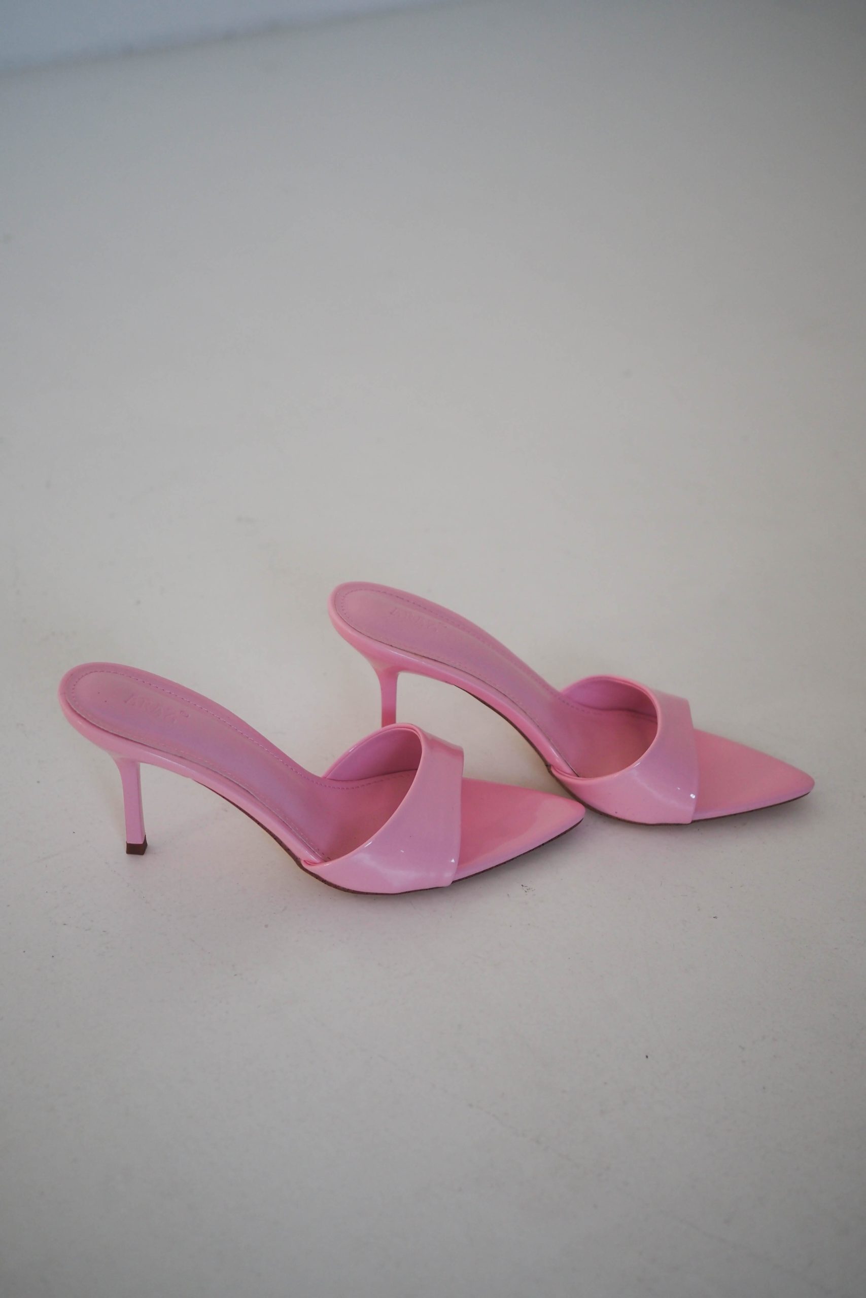 Босоножки розовые