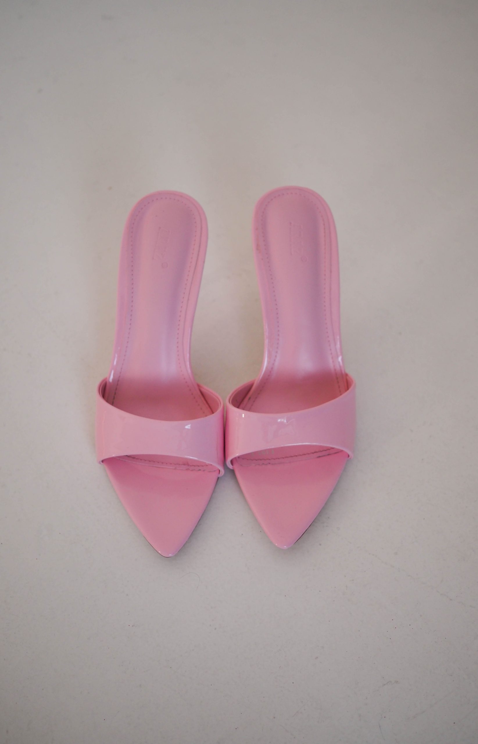 Босоножки розовые